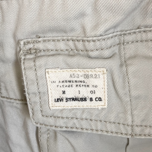 Levi’s Size W29 Red Tab Cargo Shorts Off White/Light Gray - Picture 4 of 9